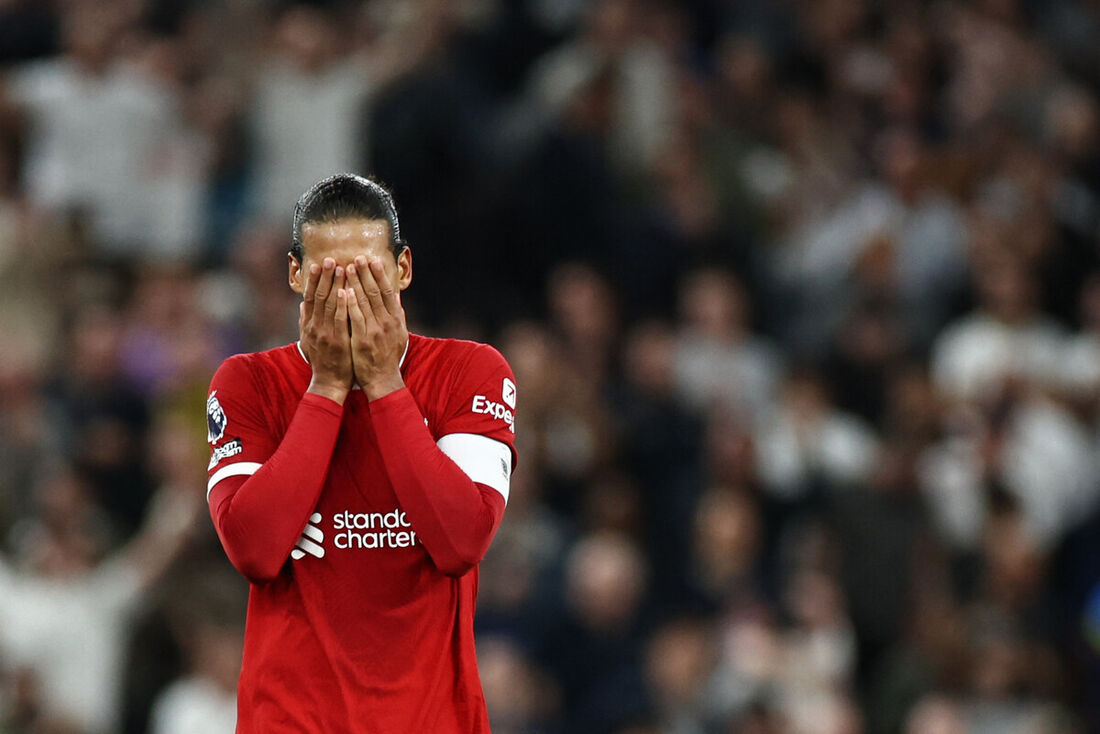 Com o erro da arbitragem, Liverpool perdeu duelo direto pelo G4 da Premier League 