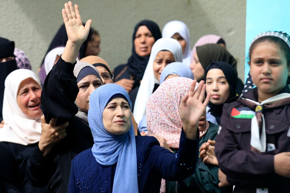 Mulheres palestinas na Faixa de Gaza durante um funeral