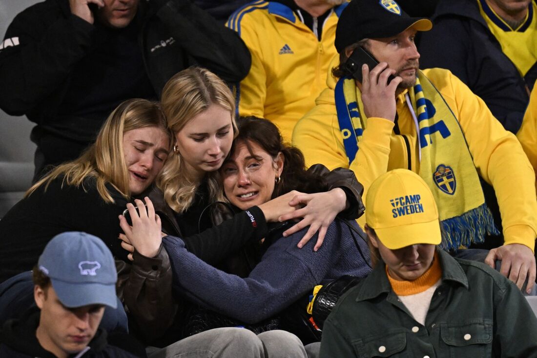 Torcedores estão sendo mantidos no estádio por medida de segurança 