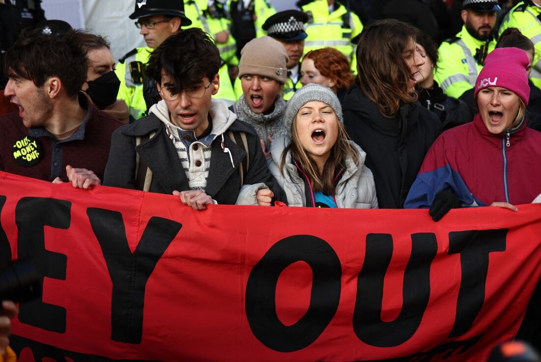 Greta Thunberg durante protesto 