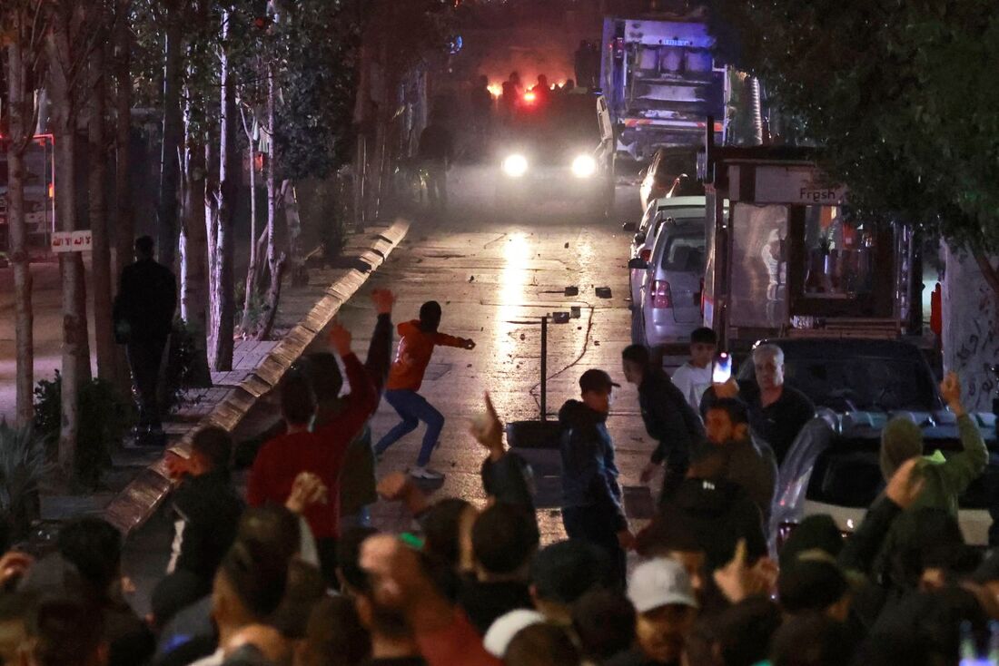 Palestinos se manifestaram exibindo bandeiras do Hamas