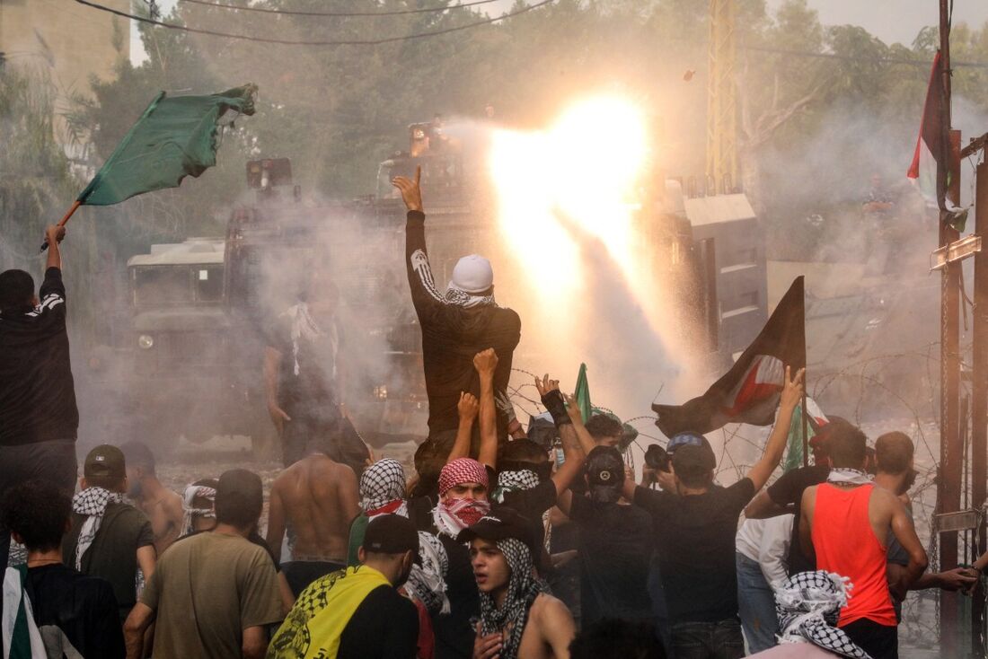 Protestos contra a morte de centenas de pessoas num ataque a um hospital de Gaza 