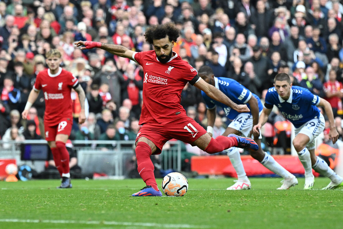 Em clássico com quatro bolas na trave, Everton e Liverpool não