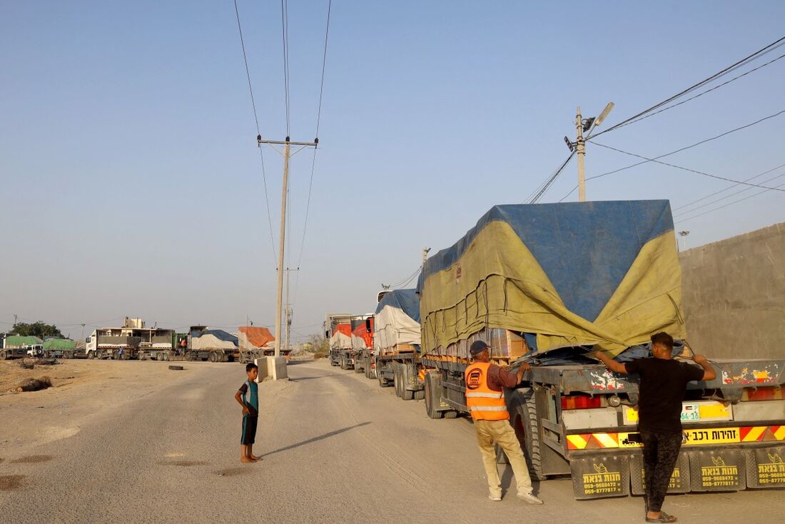 Caminhões de ajuda humanitária para a Faixa de Gaza