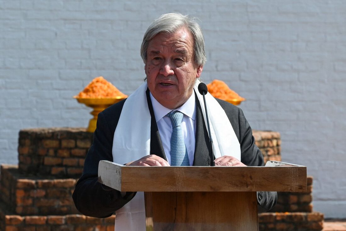 O secretário-geral das Nações Unidas, Antonio Guterres, durante sua visita ao Templo Maya Devi em Lumbini