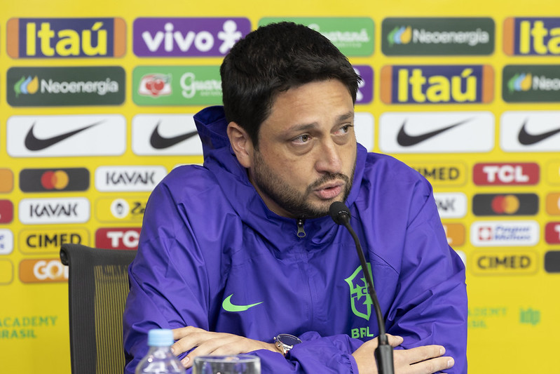 Arthur Elias, técnico da seleção feminina