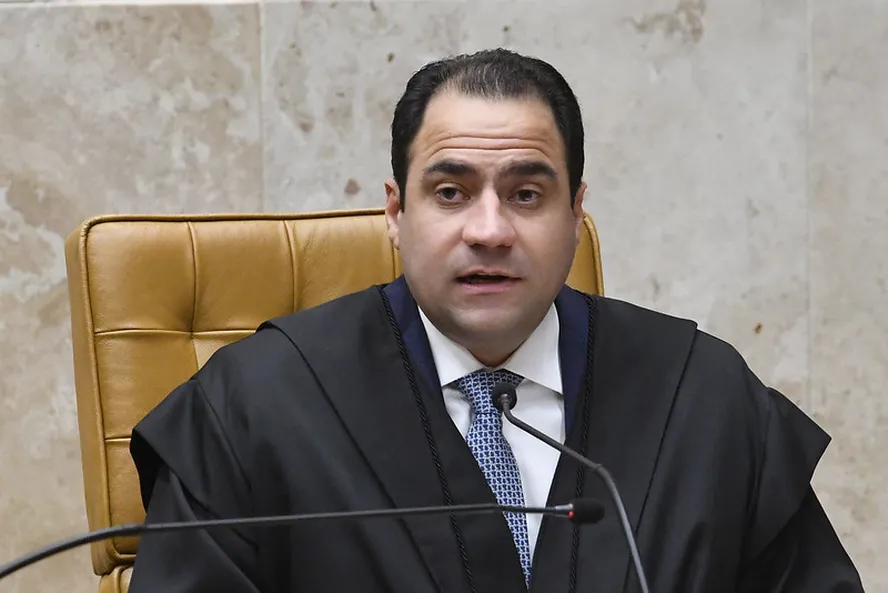 O presidente da OAB, Beto Simonetti, durante sessão do STF 