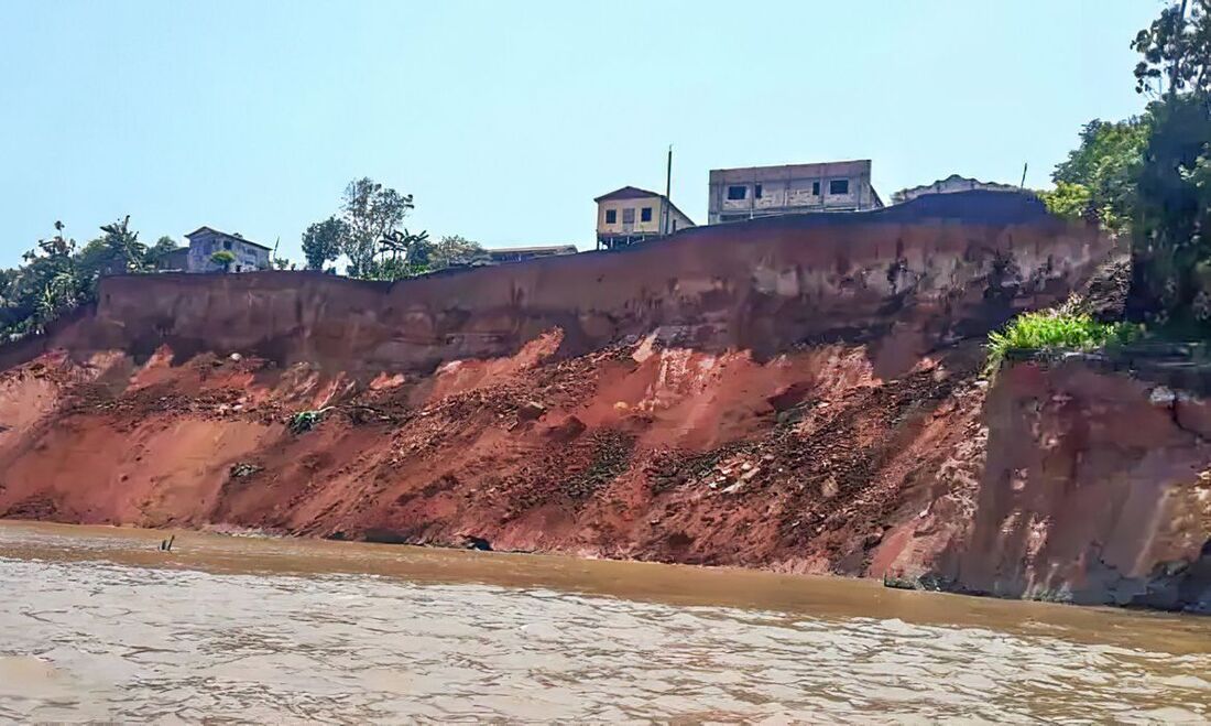 Deslizamento de terras no Amazonas deixa dois mortos