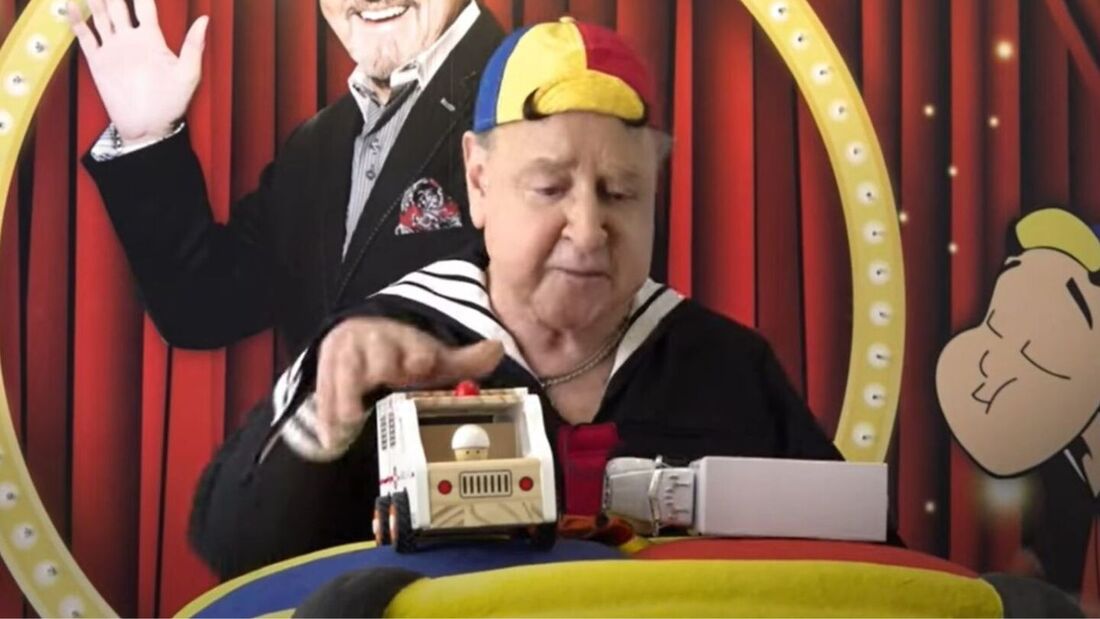 Campanha "Cruza Legal" com o ator Carlos Villagrán carcterizado como "Quico"