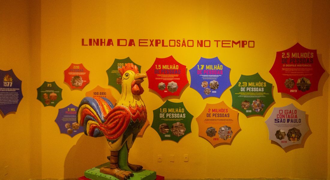 Exposição "A Magia do Galo" fica em cartaz no Paço do Frevo até março de 2024