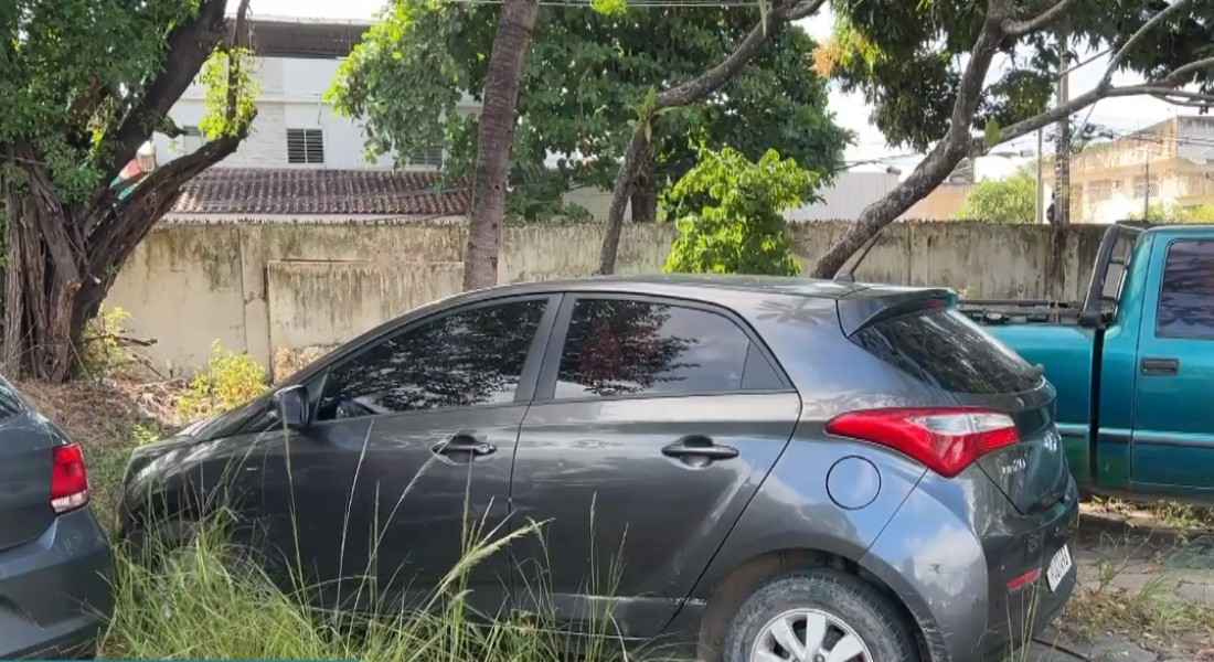 Carro foi encaminhado à sede do DHPP