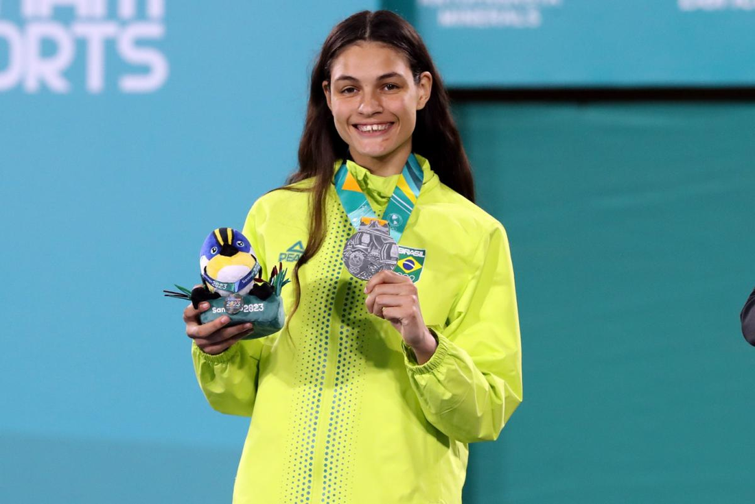 Maria Clara Pacheco, de 20 anos, ganhou a prata na categoria até 57kg