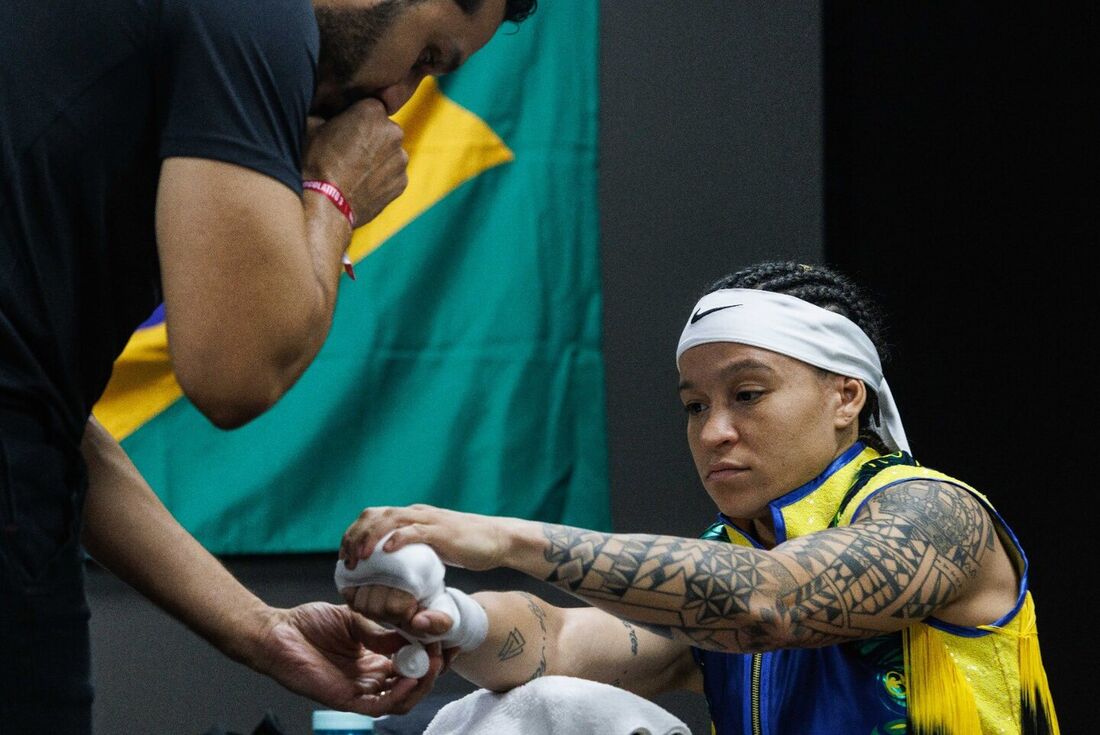 Além da carreira no boxe olímpica, Bia Ferreira já deu início também entre as profissionais