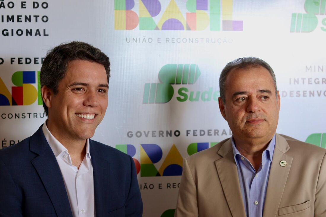 Os superintendentes do BNB em Pernambuco, Pedro Ermírio Freitas, e o da Sudene, Danilo Cabral, durante a reunião