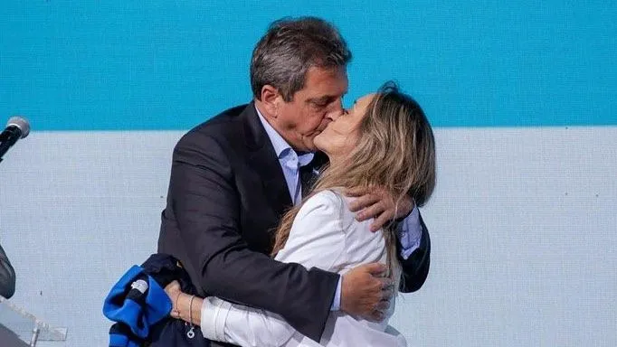 Sergio Massa e Malena Galmarini após o primeiro turno das eleições presidenciais da Argentina 