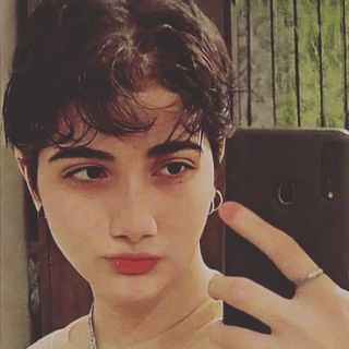 Adolescente de 16 anos foi vítima de incidente com a polícia no metrô de Teerã