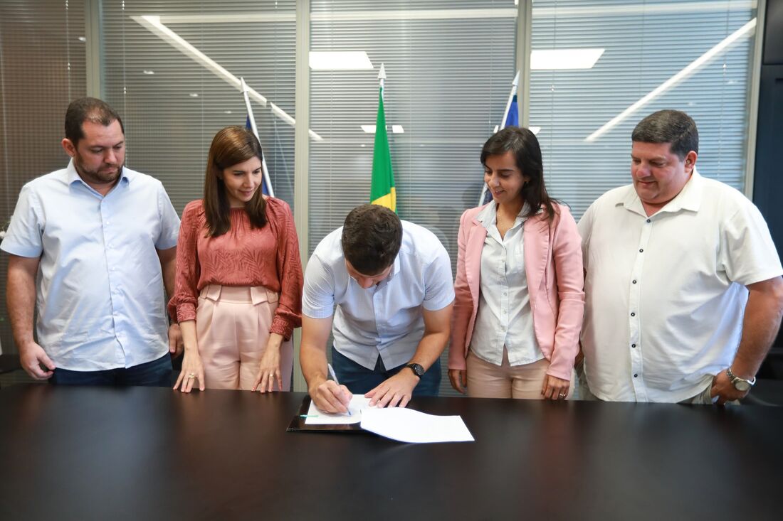 Prefeito João Campos sancionou projeto