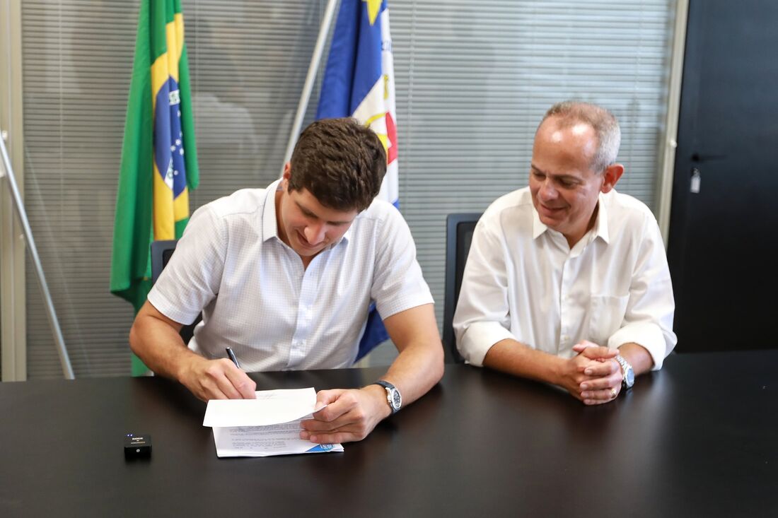 Recife realiza pagamento do Bônus de Desempenho Educacional para profissionais da Educação 