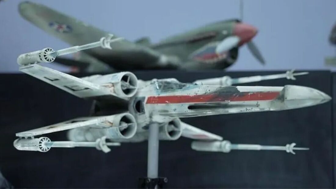 Modelo do caça estelar X-Wing usado no filme "Star Wars: episódio IV  Uma nova esperança"