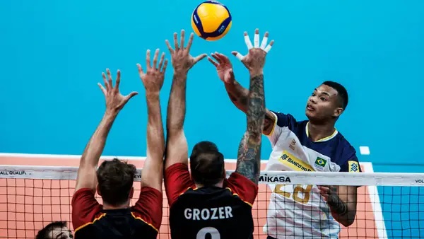 Pré-Olímpico masculino de vôlei: Brasil vira e vence República Tcheca