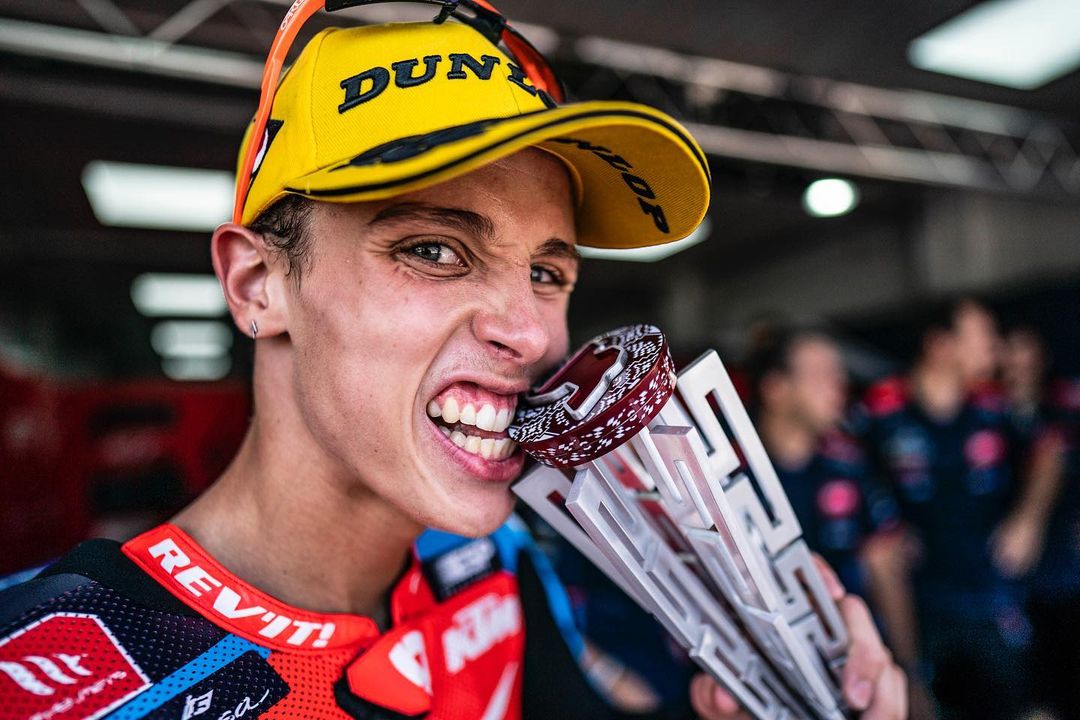 Diogo Moreira, o brasileiro no campeonato mundial de Moto3 em 2022