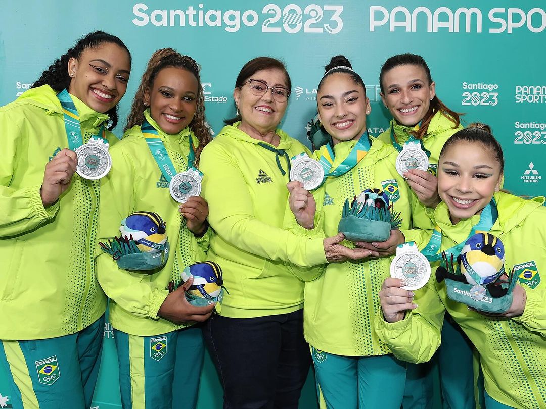 Seleção feminina de ginástica levou prata na disputa por equipes