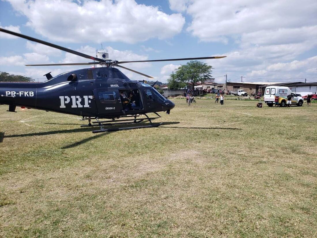 Helicóptero realizou o resgate da mulher