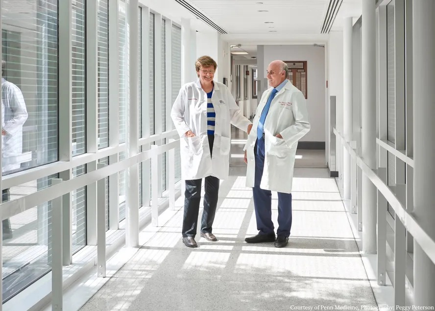 Dupla de pesquisadores responsáveis por tecnologia da vacina da Covid-19 ganham o Prêmio Nobel de Medicina