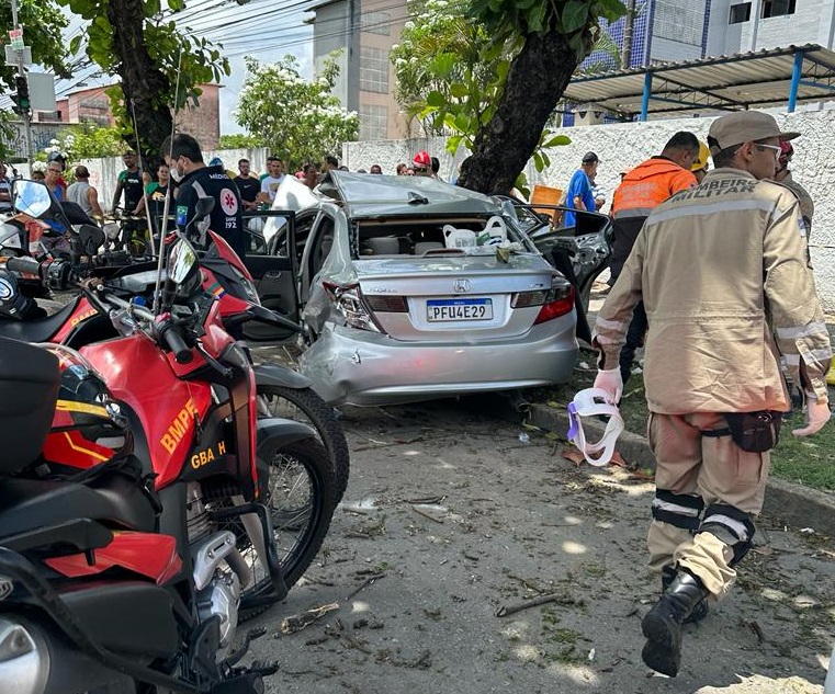 Cinco pessoas ocupavam o Honda Civic, carro envolvido no acidente