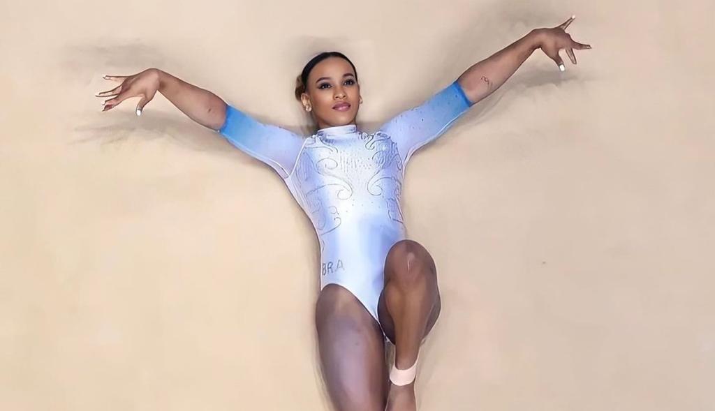 Rebeca Andrade sobre ouro no campeonato Mundial de Ginástica