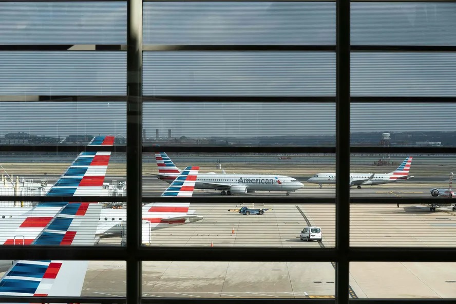 Aviões da American Airlines no aeroporto Ronald Reagan, em Arlington, Virginia: empresas americanas cancelaram voos para Israel 