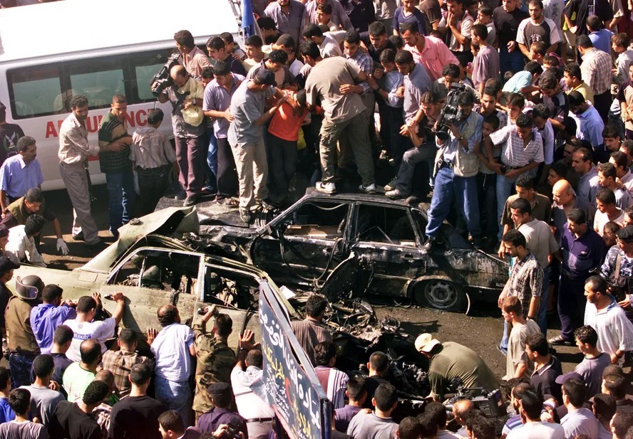 Carro de Mohammed Deif, destruído em setembro de 2002, depois que ele foi alvejado por mísseis de helicópteros israelenses