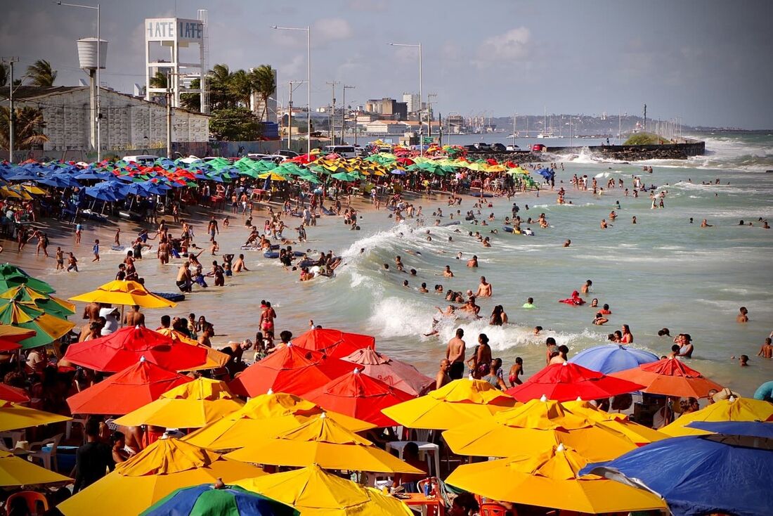 Movimentação no Buraco da Velha, no Pina, neste feriado