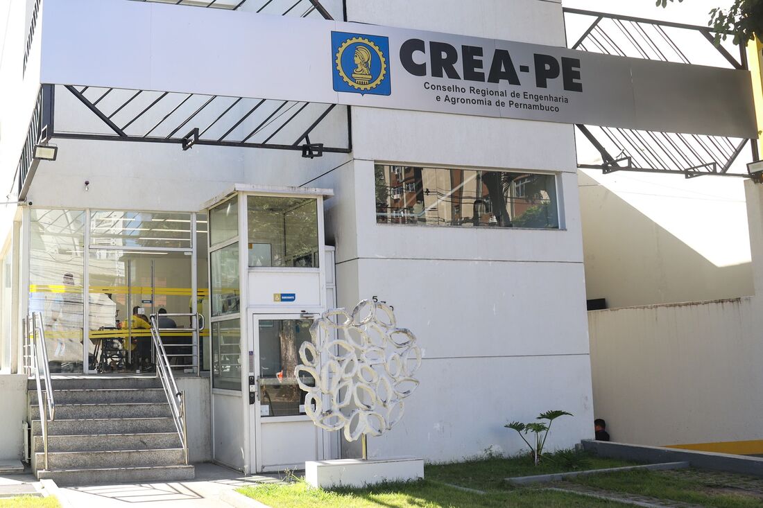 Fachada do prédio do Conselho Regional de Engenharia e Agronomia, situado no bairro do Espinheiro, Zona Norte do Recife