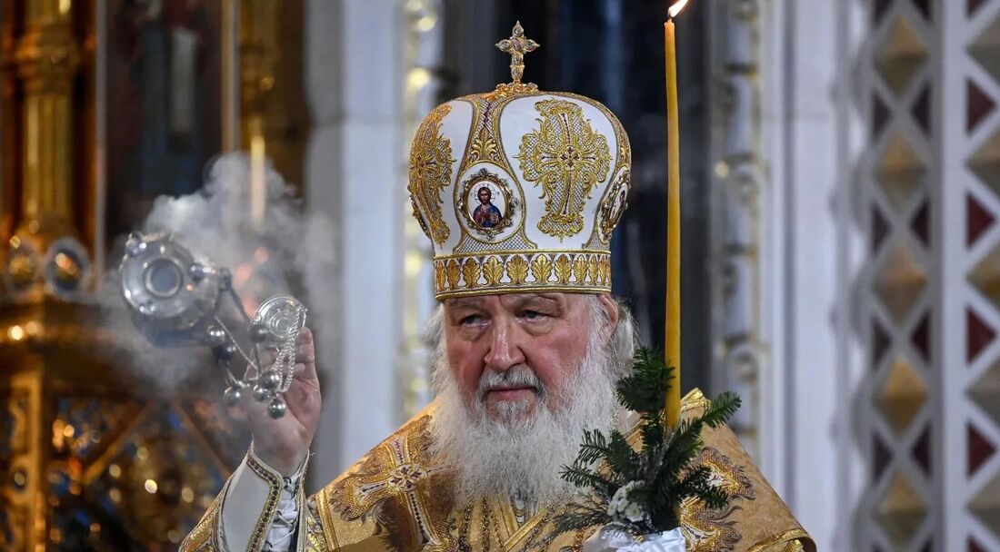 O Patriarca russo Kirill na catedral de Cristo Salvador em Mosco