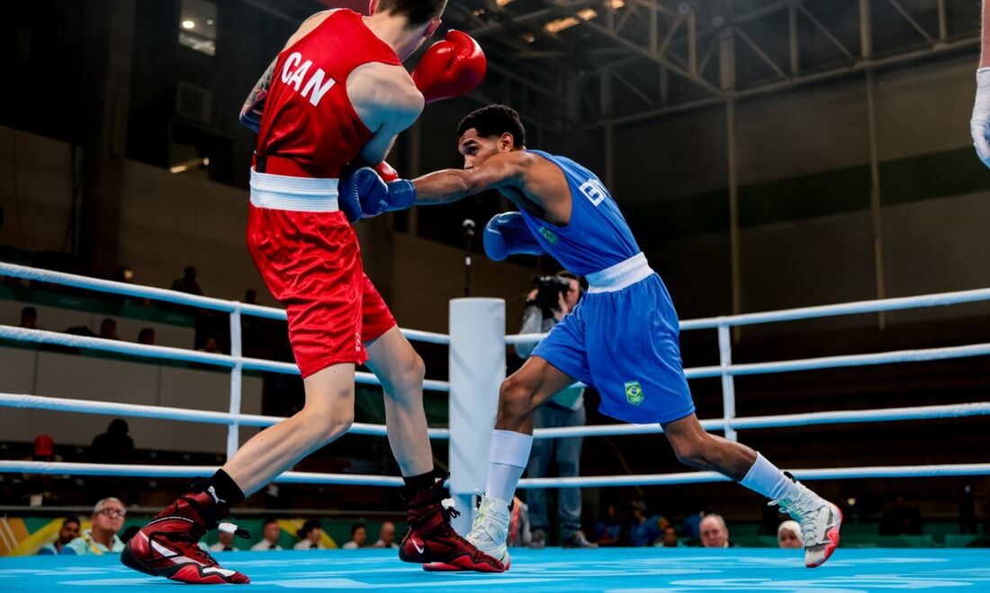 Luiz Gabriel Oliveira vence canadense por nocaute técnico e vai às