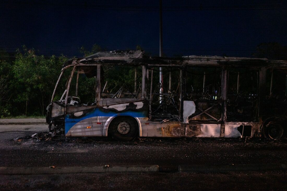 Ônibus incendiado no Rio