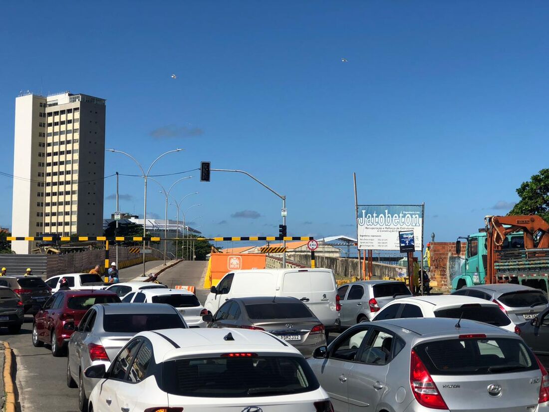 Ponte Giratória é fechada nos dois sentidos