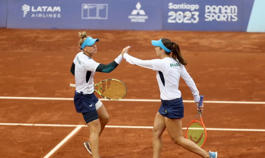 Tênis de dupla masculino vence e passa para semifinal