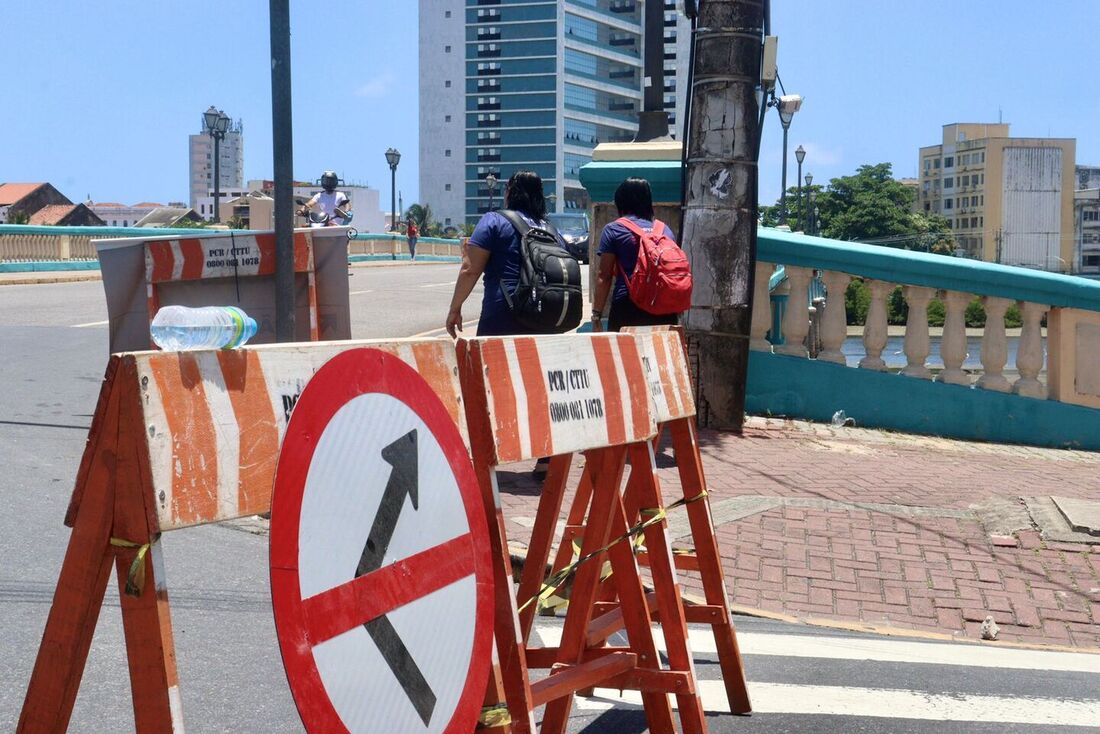 Ponte Buarque de Macedo, localizada no Bairro do Recife