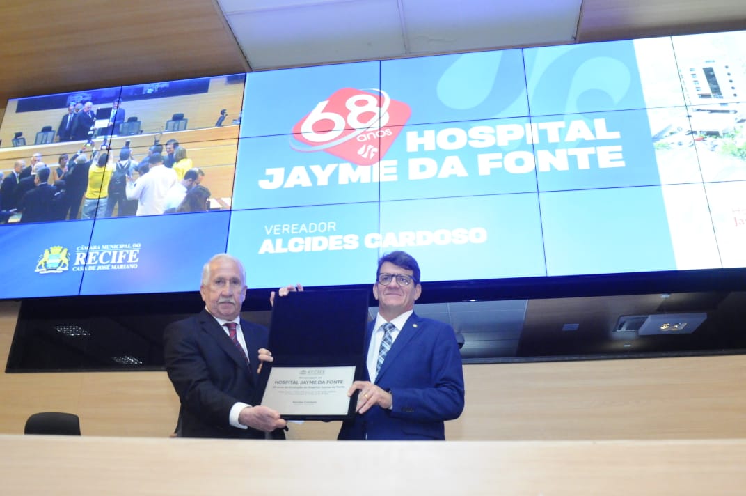 Presidente da instituição, Antônio Jayme da Fonte (esq.) e vereador Alcides Carsodo, do PSDB (dir.)