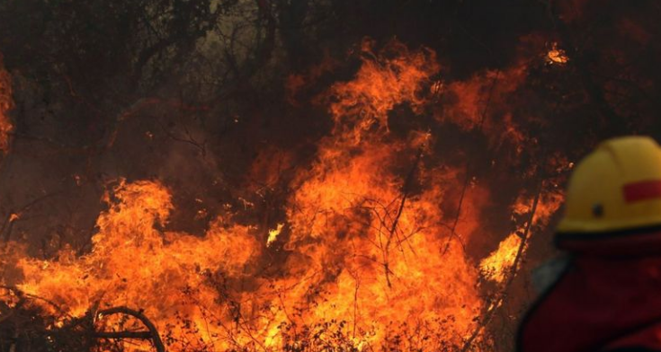 Incêndios florestais deixam a cidade mais populosa da Bolívia no escuro