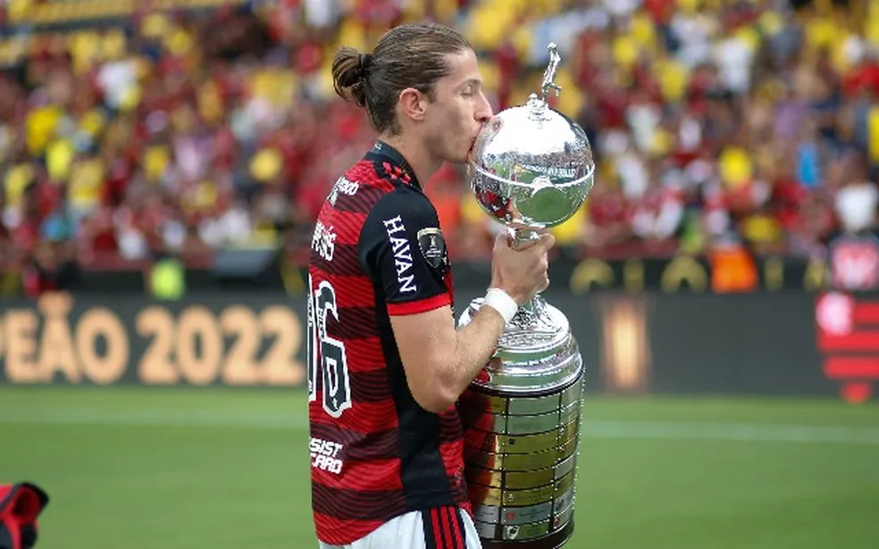 Filipe Luís Será Homenageado Na Próxima Partida Do Flamengo No Maracanã Folha Pe 2096