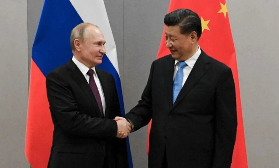 Os presidentes da Rússia, Vladimir Putin, e da China, Xi Jinping 