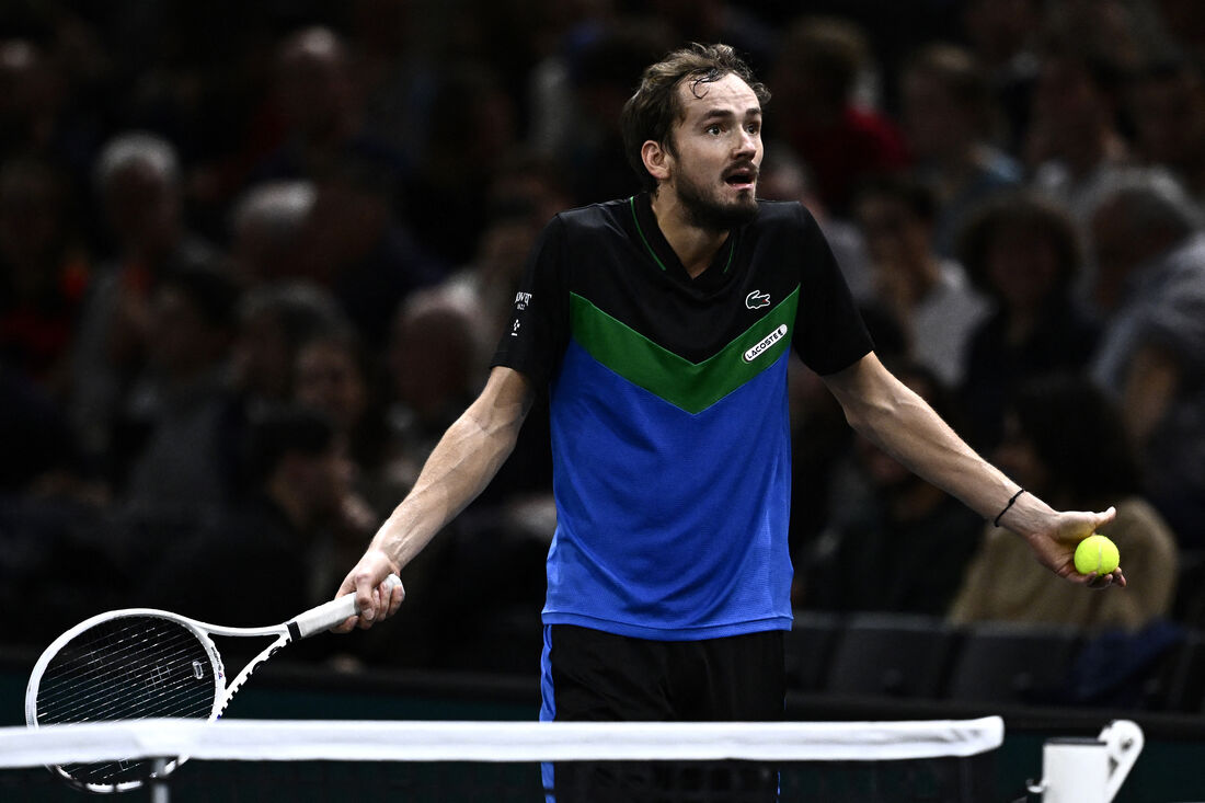 Daniil Medvedev é eliminado do Masters 1000 de Paris