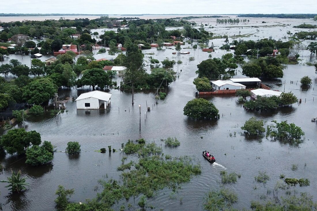 Fortes chuvas, inundações e cheias de rios na Argentina, Uruguai, Paraguai e Brasil 