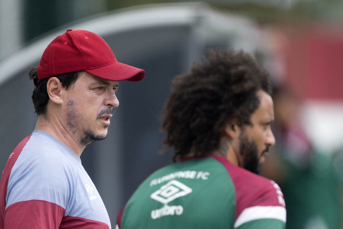 Fernando Diniz (esq.) e Marcelo (dir.) no treinamento do Fluminense