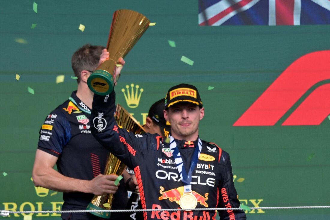 Verstappen celebra vitória no Brasil