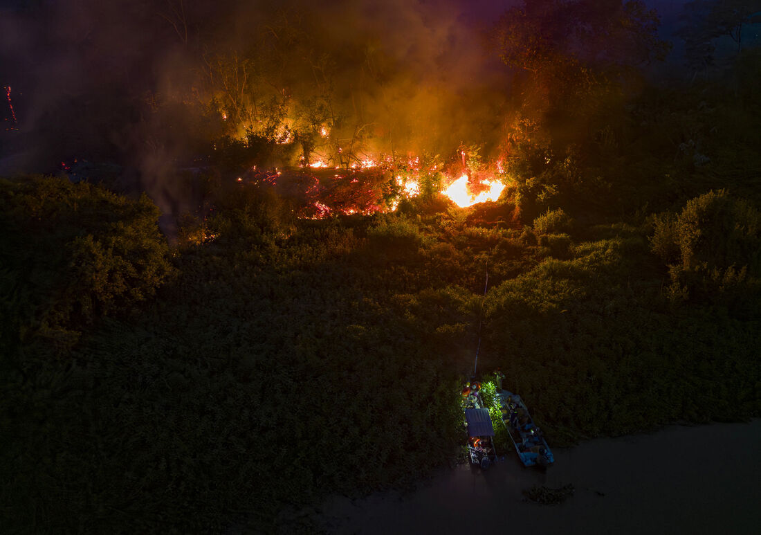 Um outro alerta vermelho do instituto alerta para onda de calor em áreas de Rondônia, Amazonas, Pará, Mato Grosso, Goiás São Paulo e Minas Gerais