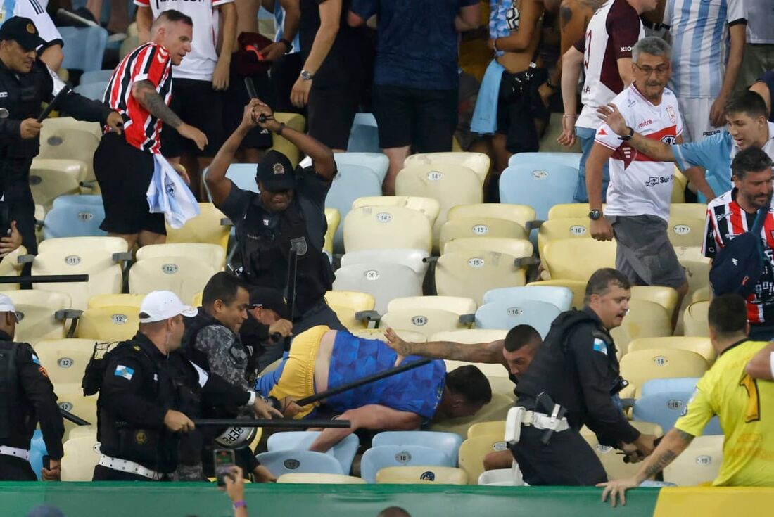 Confusão generalizada nas arquibancadas do Maracanã